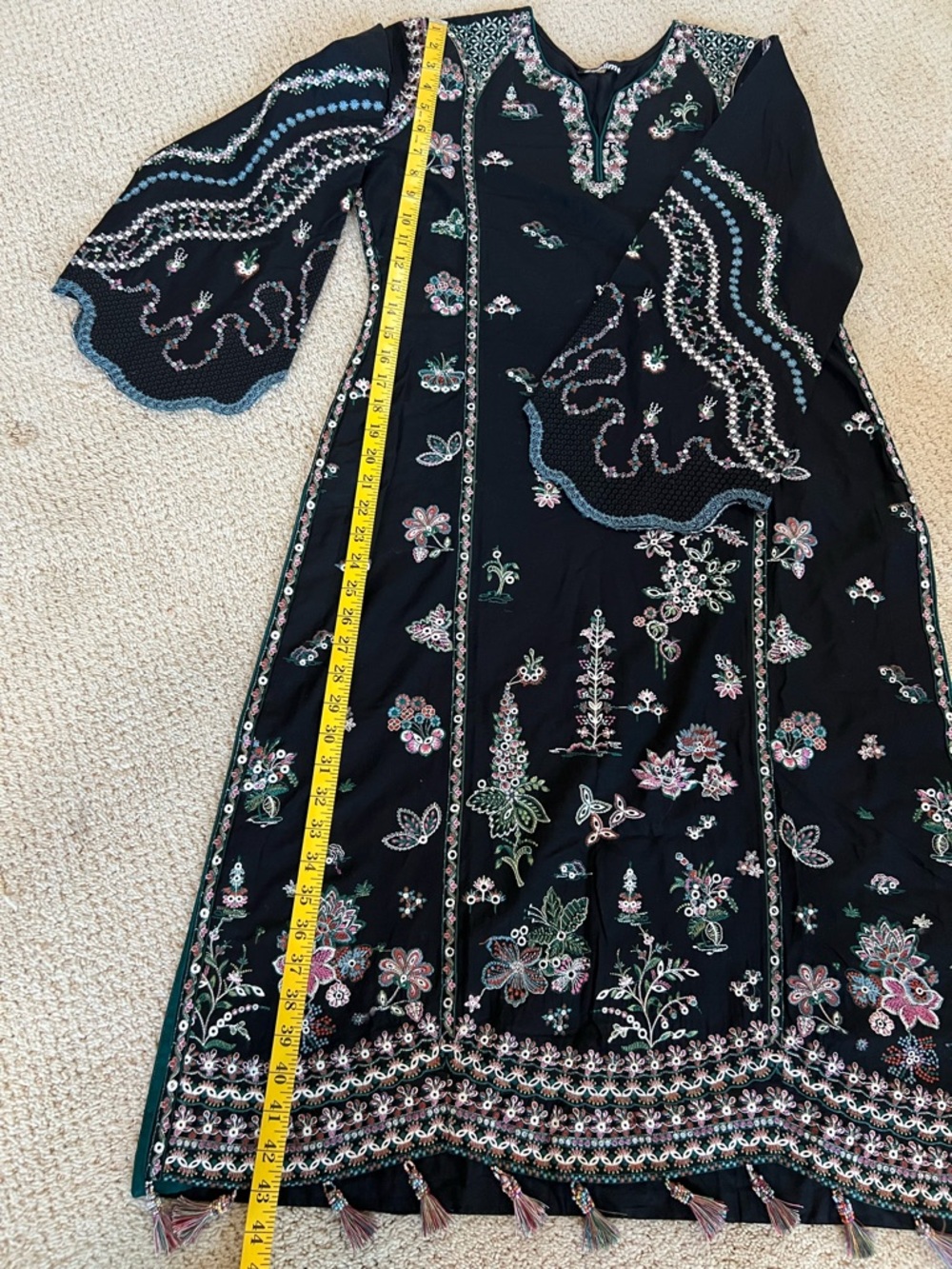 Hussain Rehar Embroidered lawn dress India Pakistani - Picture 4 of 12